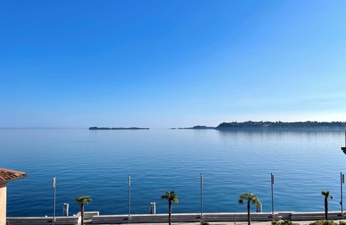 Morgnaga Apartment | D1MORA Riva Serena Apartment for 3 people with large balcony frontlake