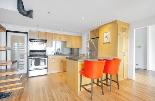 Mount Pleasant Condo | D25 - Large loft in Mount Pleasant