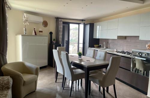 Santo Stefano di Camastra Apartment | Da Nella