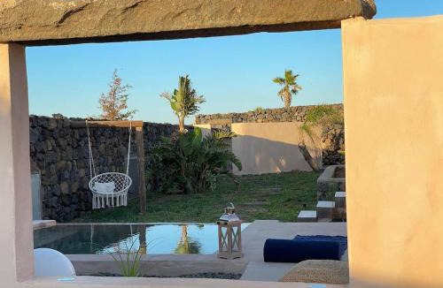 Pantelleria House | Dammuso Elisir Rosa - Jacuzzi e Giardino Privati