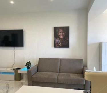 Carini Apartment | Dana