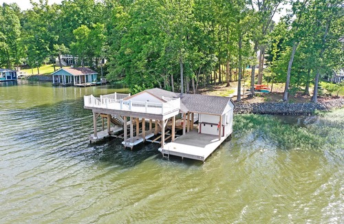 Macon House | Deep Water, Heated Pool, Firepit, Deep Water, Kayaks, Pool Table, Sundeck