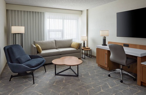 Calgary Hotel | Delta Hotels by Marriott Calgary Airport In-Terminal