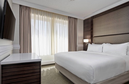 Downtown Edmonton Hotel | Delta Hotels by Marriott Edmonton Centre Suites