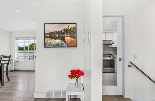 Delta House | Delta Modern 5 BR Home · Minutes to Vancouver & YVR