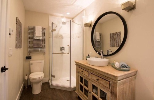 Halfmoon Bay Cottage | Deluxe romantic couple cottage overlooking the ocean