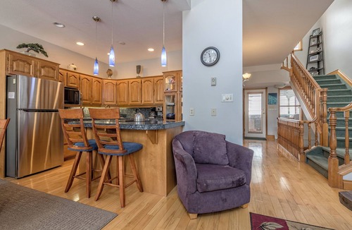 Silver Star Mountain House | Deluxe Townhouse on the Knoll w/garage, BBQ, private den