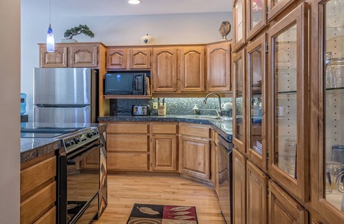 Silver Star Mountain House | Deluxe Townhouse on the Knoll w/garage, BBQ, private den