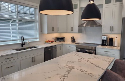 Osoyoos House | Desert Sky - 5 Bedroom View home with golf cart