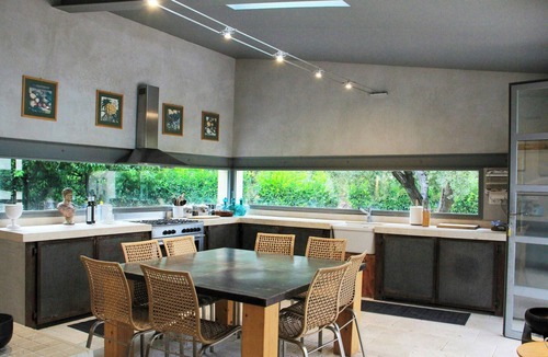 Aprilia House | Design villa with pool in the Roman countryside