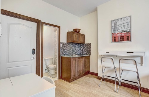 Shaughnessy Village Hotel | Destination Stays Montreal Downtown