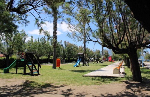 Torrenova House | Detached house with children's area and free parking, 3 minutes from the sea.