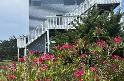 Salvo House | DISCOUNTED! PARTIAL OCEANFRONT .1 MIN WALK TO BEACH-boardwalk Hottub and Pool