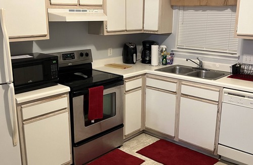 Jacksonville House | Discover Jacksonville charm, just a quick 6-min drive to the mall