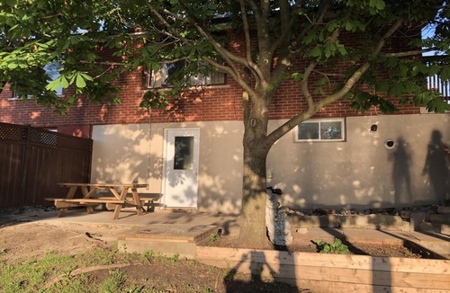 Wasaga Beach Cottage | Dock Life Beach 1 - Walkout to River, 5 bdrm, 14 ppl, 3 min walk to Beach, Sauna
