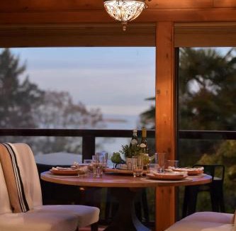 Regional District of Nanaimo House | Dolphin House by EMR Vacation Rentals