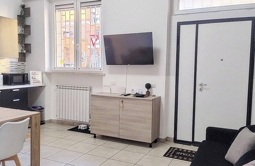 Prenestino-Centocelle Apartment | Domus Tiziano: Elegant Living Room 30m from Metro C - Center of Rome