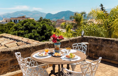 Carini House | Donna Laura Villa Cannamele