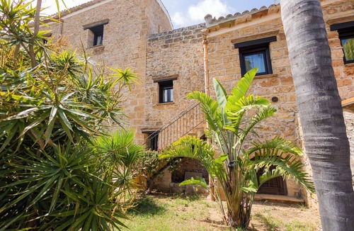Carini House | Donna Laura Villa Cannamele