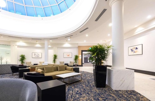 Calgary Hotel | DoubleTree by Hilton Calgary North