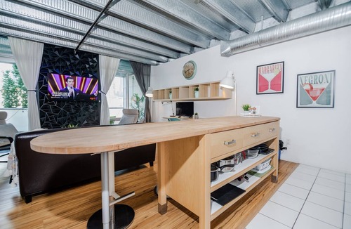 Downtown Edmonton Condo | Down Town Loft: UG Park|AC|Walk to Rogers|Balcony