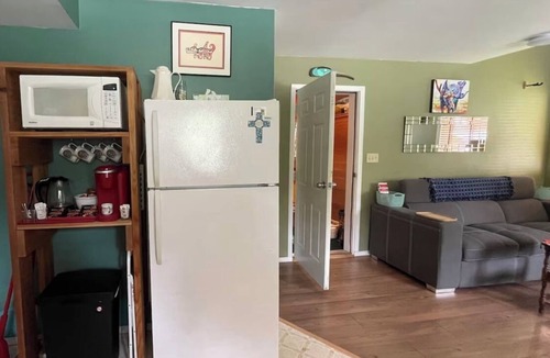 Bella Coola House | Downtown Bella CoolanAdorable 2 Bedroom Home with full Bath, sleep’s 6