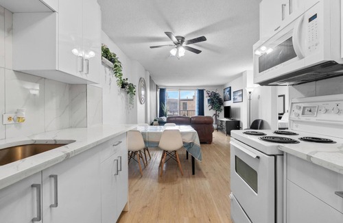 Mission District Apartment | Downtown Calgary 1BR, Balcony & Parking, Walk 95