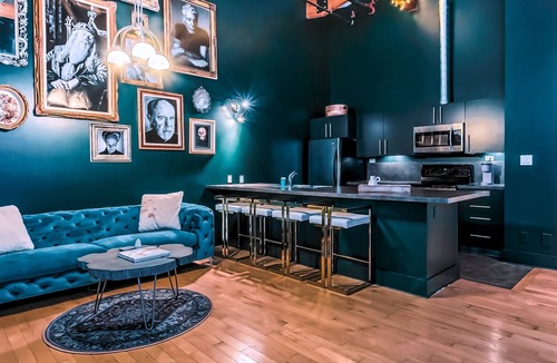 North Central Edmonton Apartment | Downtown Edmonton Loft - Brewery District walking distance to rogers place.