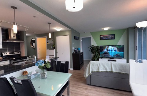 Crosstown Condo | Downtown High-rise Condo Amazing View+Pool+Hot Jacuzzi+Sauna+Gym+ free Parking