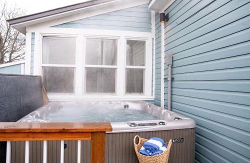 Revelstoke House | Downtown Home Private Hot Tub Walkable Location