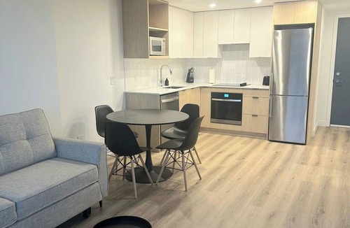North End Condo | Downtown Kelowna Modern 1 Bed 1 Bath Condo + Parking.