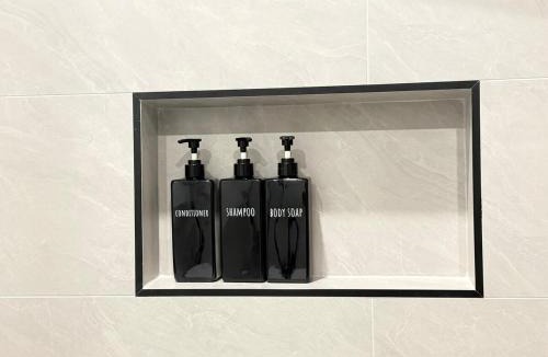 High River Villa | Downtown Luxe Elegant Stay for 2 King Ensuite