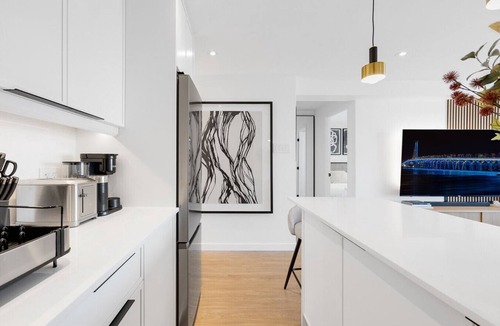Milton Park Apartment | Downtown Montreal Concept W/Balcony | 1BR King Bed, Sofa Bed, Parking, TV & Gym