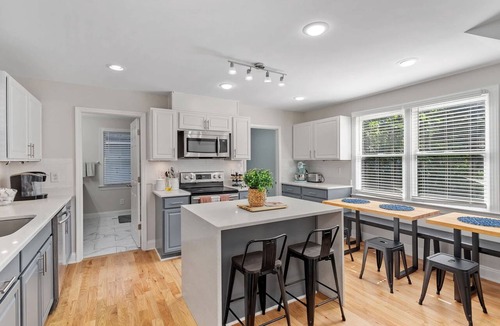 Downtown House | Downtown Raleigh | Sleeps 15 | Game Yard & Parking