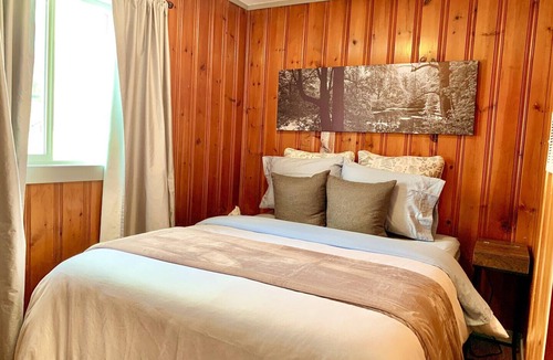 Golden Hotel | Downtown Suite w/Mountain Views - Walking Distance to Restaurants & Shops