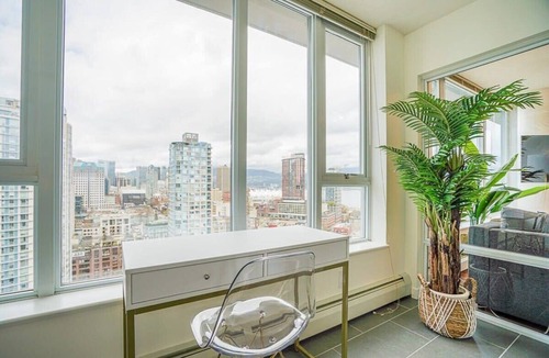 Crosstown Apartment | Downtown Unit with Spectacular Views
