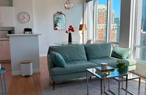 Yaletown Apartment | Downtown Vancouver - 5 Mins walk to BC Place and Cruise Terminal