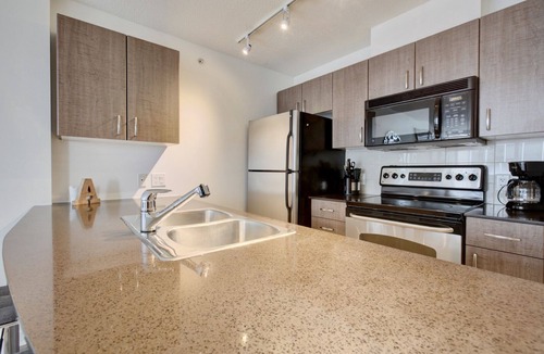 Central Condo | Downtown Vancouver Luxury Furnished Condo.