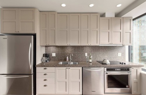 Coal Harbour Apartment | Downtown Vancouver Studio MAJOR INTERNATIONAL SPORTING EVENT Venues Coal Harbour Studio Steps to Robson Street