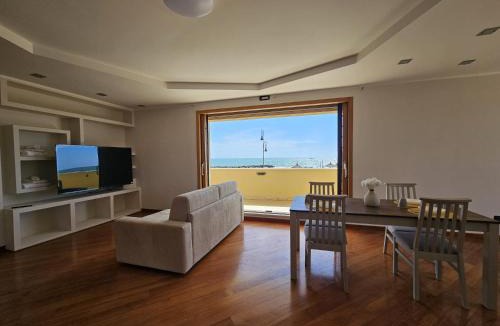 Fiumicino Apartment | Dream & Fly Sea Colors