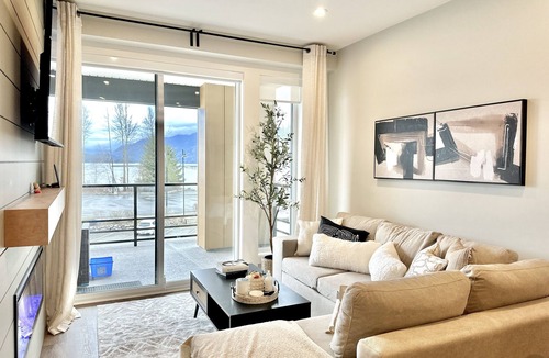 Harrison Hot Springs Apartment | Dreamy Panoramic Lakeview - New 1BR + Den: Hotsprings Nest