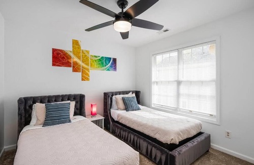 Downtown Apartment | DT/2 Spacious 3BR Suites/FreeParking/SelfCheckin