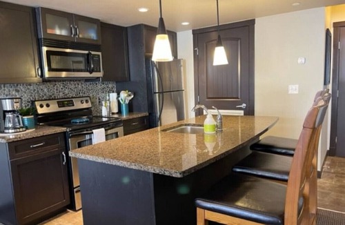 Copperstone Resort Apartment | EAGLE`S CREST - 2 LEVEL MOUNTAINSIDE - OUTDOOR HOT TUB & FIRE TABLE