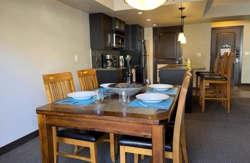 Copperstone Resort Apartment | EAGLE`S CREST - 2 LEVEL MOUNTAINSIDE - OUTDOOR HOT TUB & FIRE TABLE