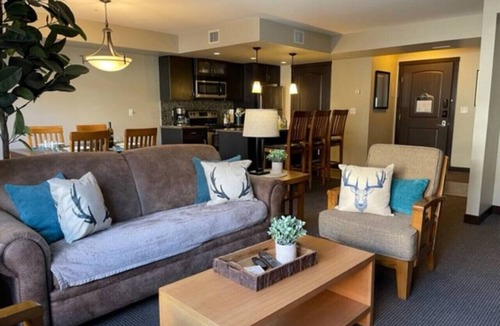 Copperstone Resort Apartment | EAGLE`S CREST - 2 LEVEL MOUNTAINSIDE - OUTDOOR HOT TUB & FIRE TABLE
