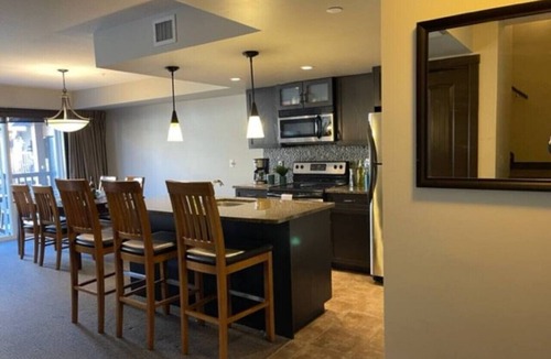 Copperstone Resort Apartment | EAGLE`S CREST - 2 LEVEL MOUNTAINSIDE - OUTDOOR HOT TUB & FIRE TABLE