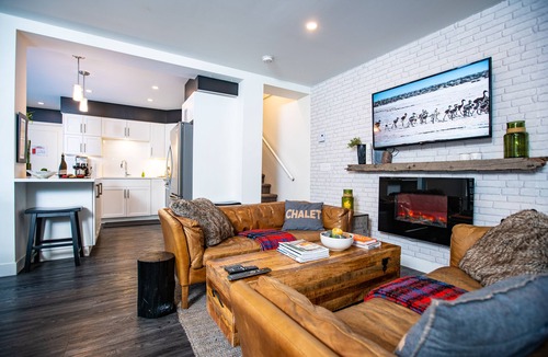Revelstoke House | Eagles Nest - Townhouse with a View