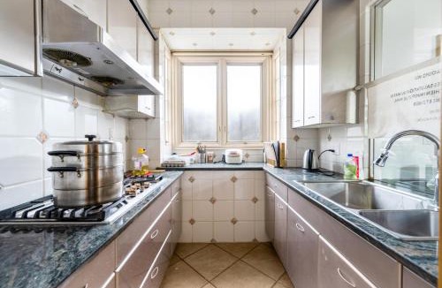 Oakridge House | Easeful Room in Kerrisdale Near UBC and Transit