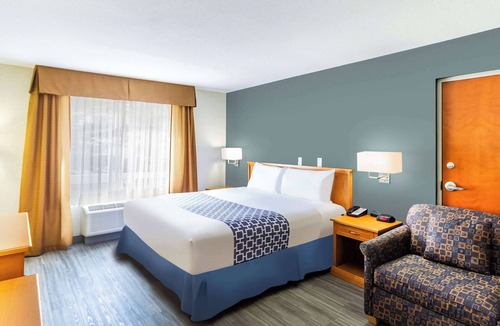 Banff Trail Hotel | Econo Lodge Inn & Suites University