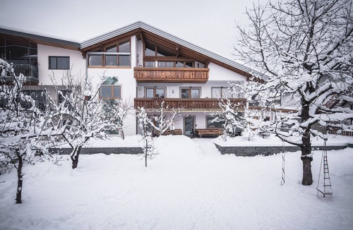 Gais Apartment | Eder Apartment Neuhaus with Mountain View, Private Terrace and Wi-Fi